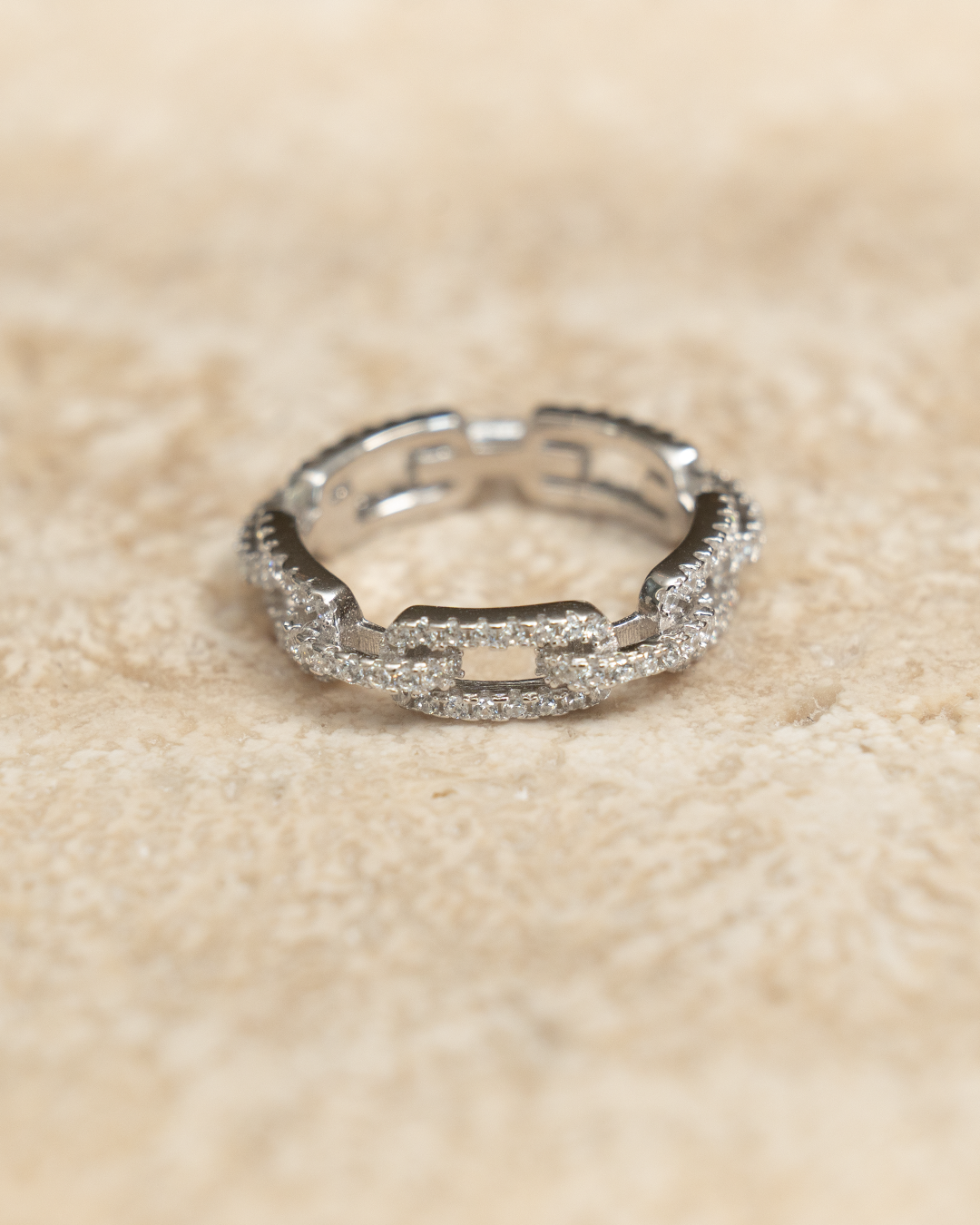 Creative lock chain ladies zircon ring